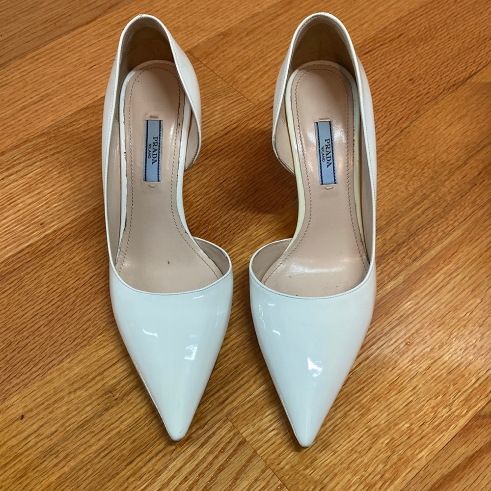 Prada pumps in white, patent leather